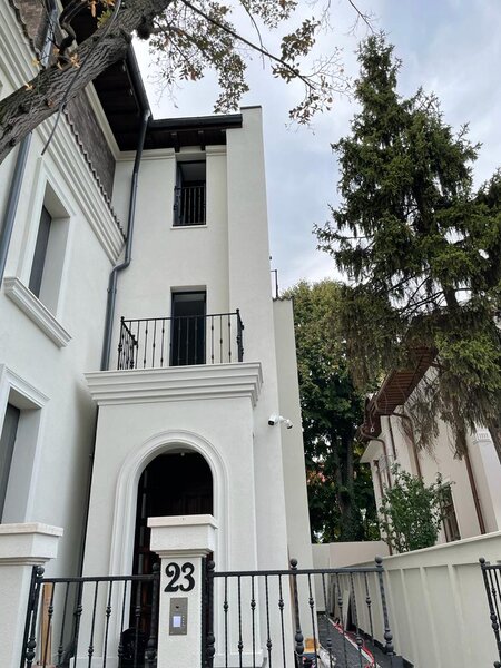 Piata Victoriei, Paris, Bucuresti,