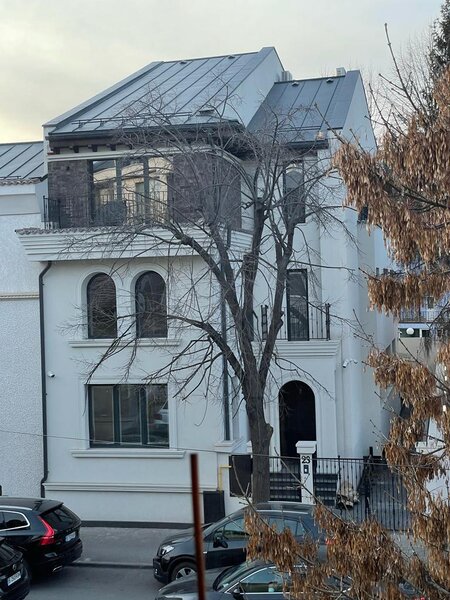 Piata Victoriei, Paris, Bucuresti,