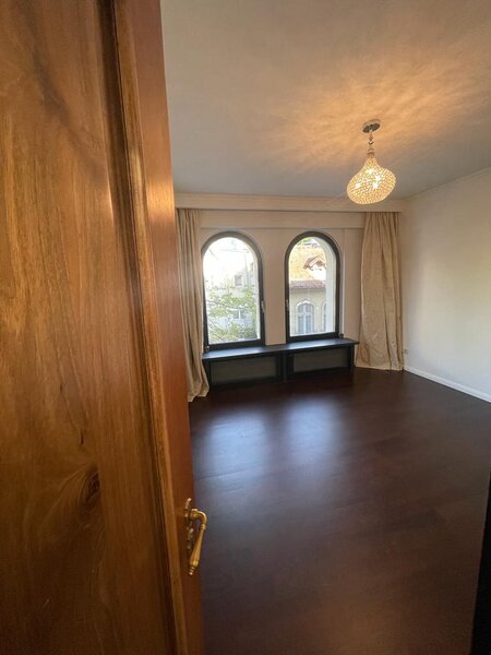 Piata Victoriei, Paris, Bucuresti,